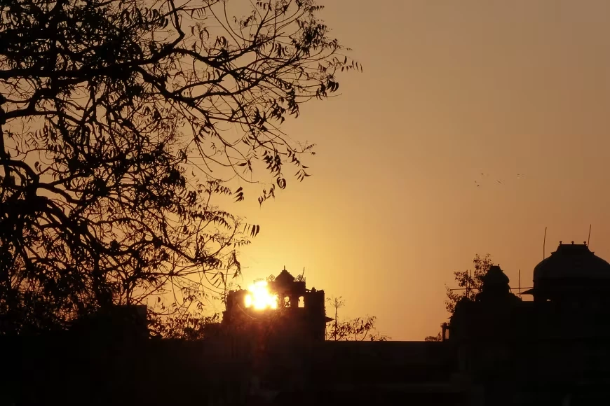 Sunset over Jaipur, silhouette of historic building, Savista Retreat.