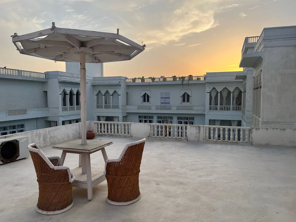 An eye-level shot shows the beautiful architecture of Savista Retreat, with clear skies at sunset with its shadow hitting the building.