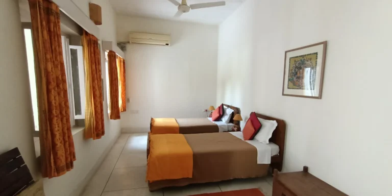 Kesar room twin bed