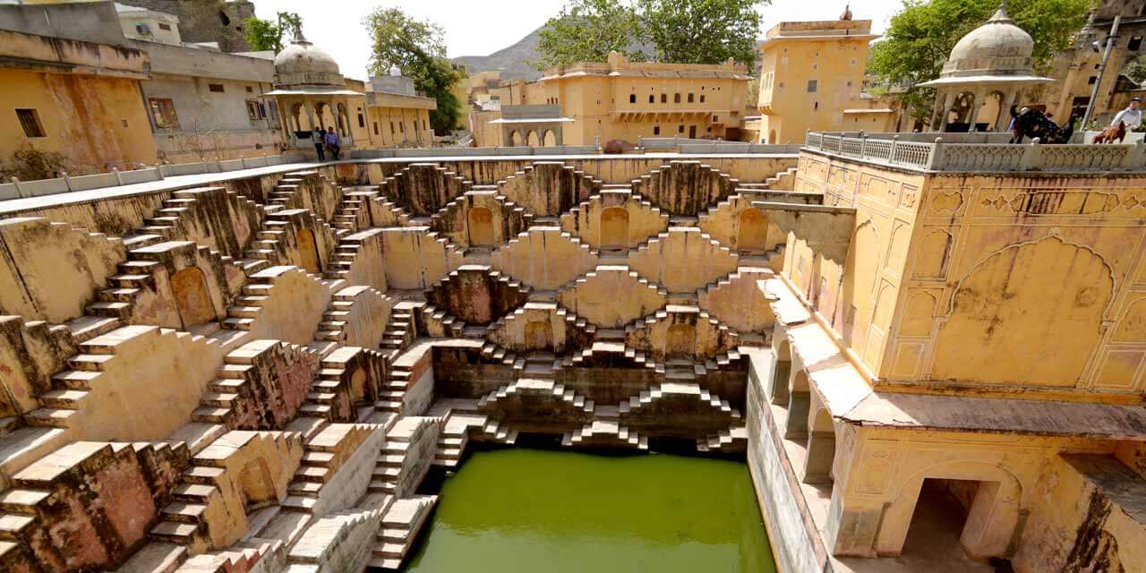 Panna Meena Kund