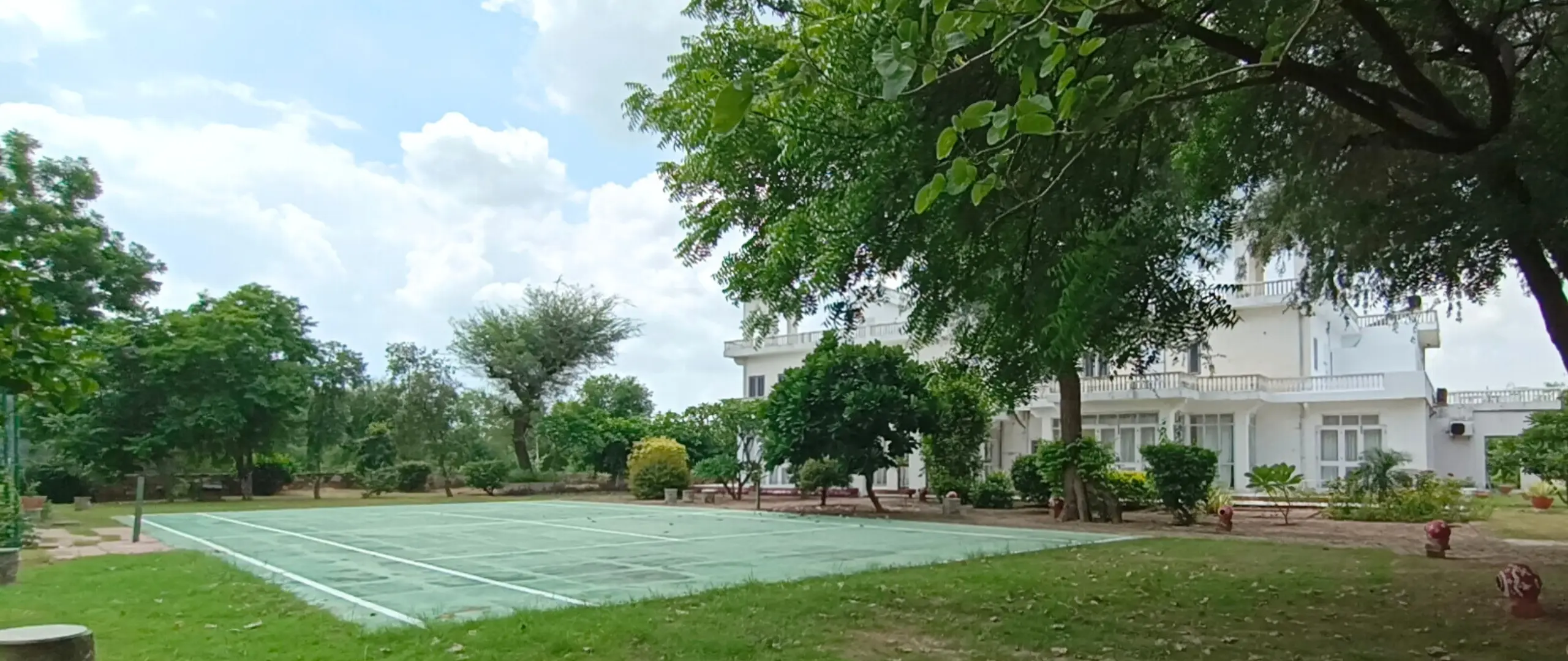 picture of tennis court