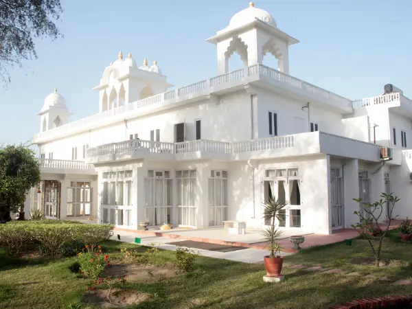 Savista Retreat, a heritage countryside boutique hotel near Jaipur, offering a peaceful escape during the Jaipur Literature Festival.